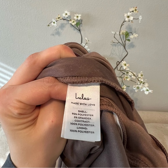 NWT Lulu's Living it Luxe Taupe Velvet Tulip Mini Dress M - Picture 8 of 8